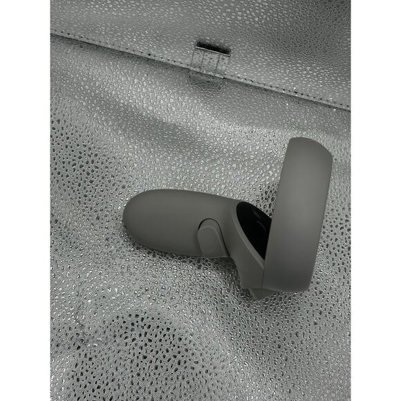 Left Oculus quest 2 controller - Picture 2 of 5